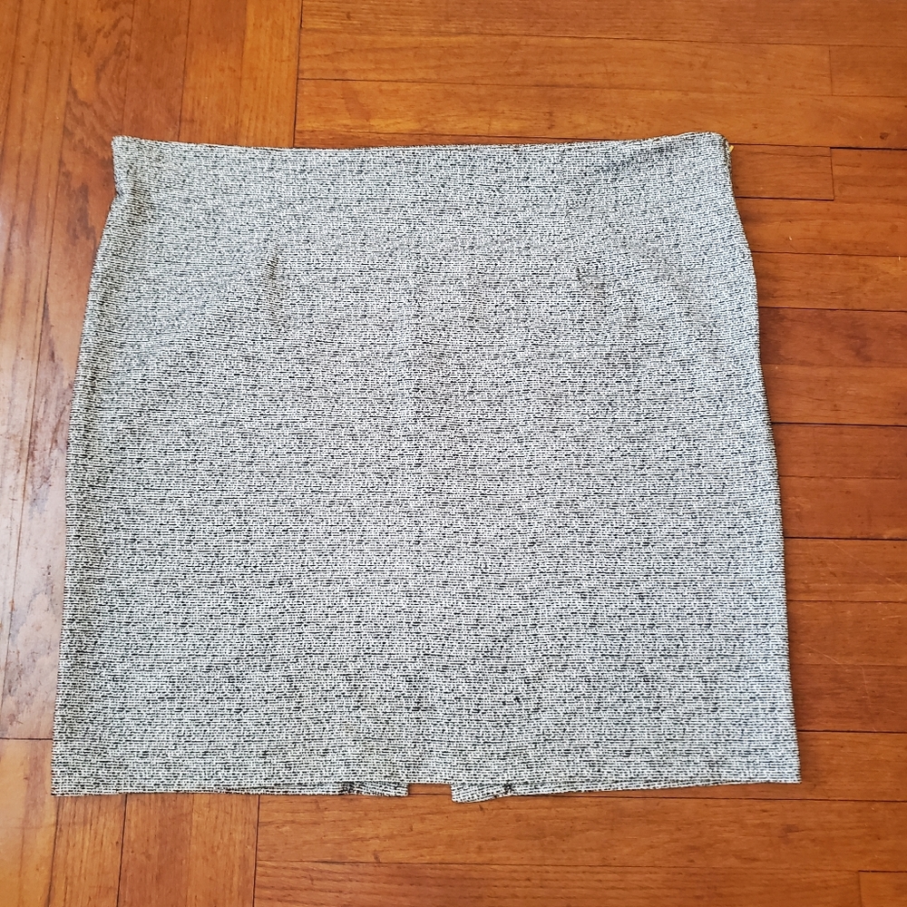 Ellen Tracy Women Skirt Black and White Straight & Pencil Stretch Soft 3X.